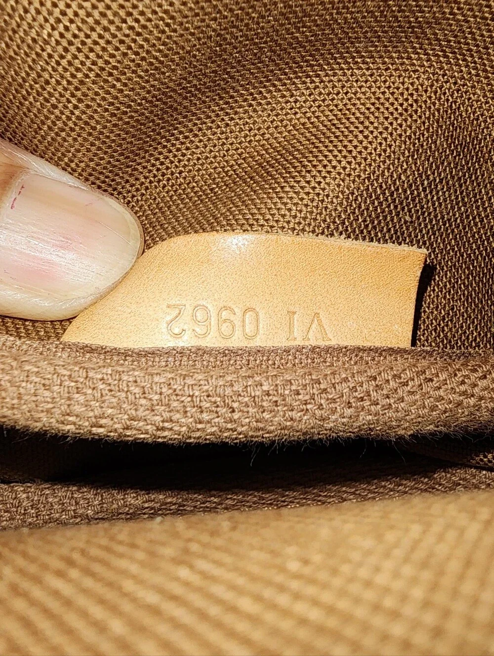 Louis Vuitton Authentic Vintage (34 Yrs.old) SAUMUR 30